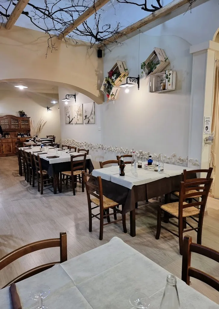 Margherita 3 Hosteria Arrosticini e braceria restaurant in Collecorvino