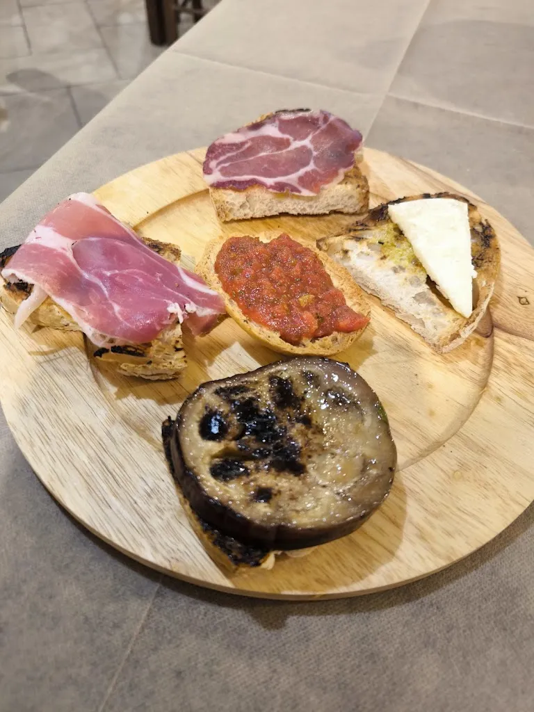 Margherita 3 Hosteria Arrosticini e braceria_Collecorvino_slider_image_3