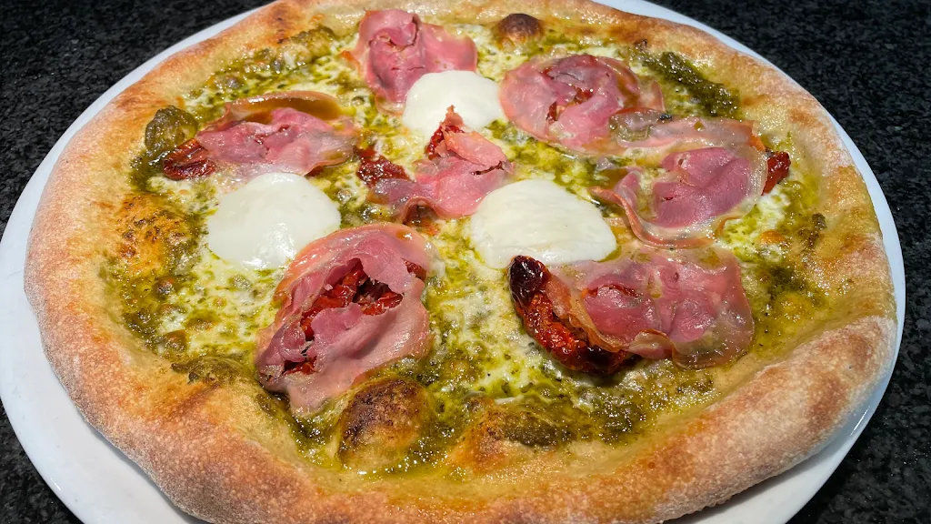 Ristorante Pizzeria Pizzalandia_Collecorvino_slider_image_3