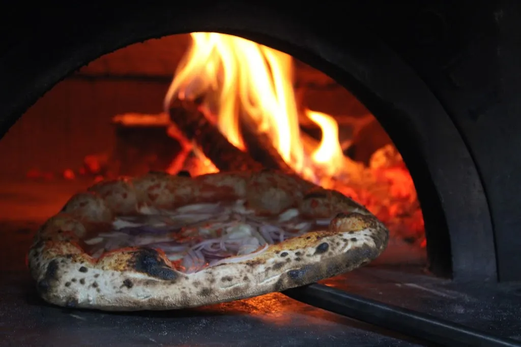 Due Bicchieri Gourmet Pizzeria_Amantea_slider_image_3