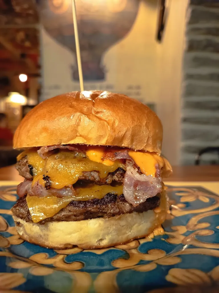 Mina Mo'! Pub - Birreria Artigianale - Hamburgeria_Amantea_slider_image_2