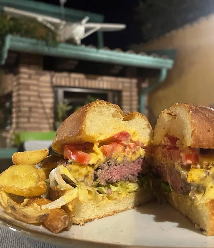 Raftel | Pizzeria - Hamburgeria - Loungebar_Ardore_slider_image_3