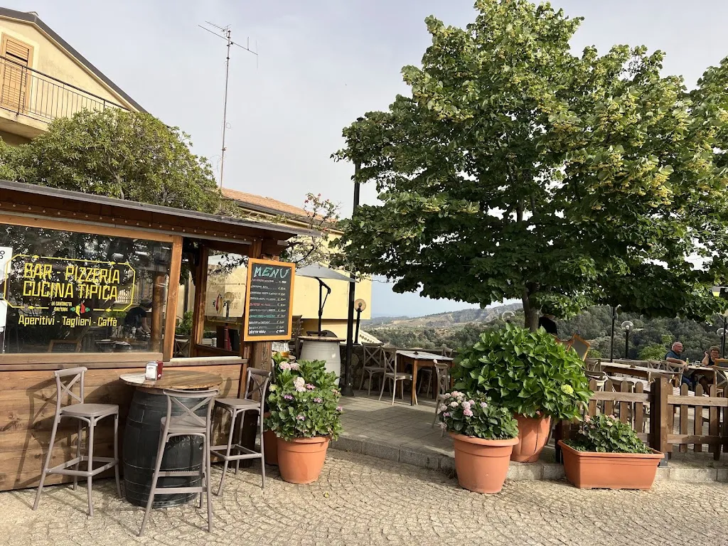 La Cantinetta - Cucina tipica - Enoteca e pizza restaurant in Badolato