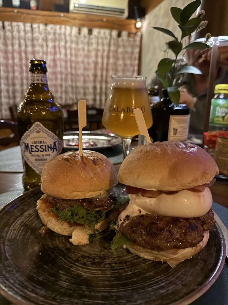 César Hernández_La Bottega_Belsito_review