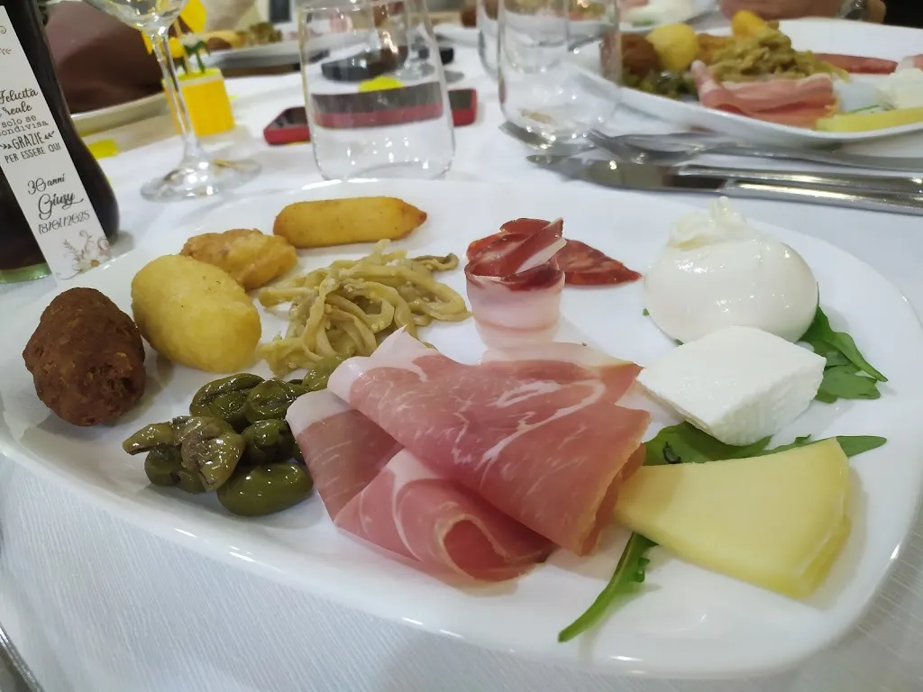 Ristorante pizzeria sala ricevimenti La Nuova Hostaria_Belsito_slider_image_3