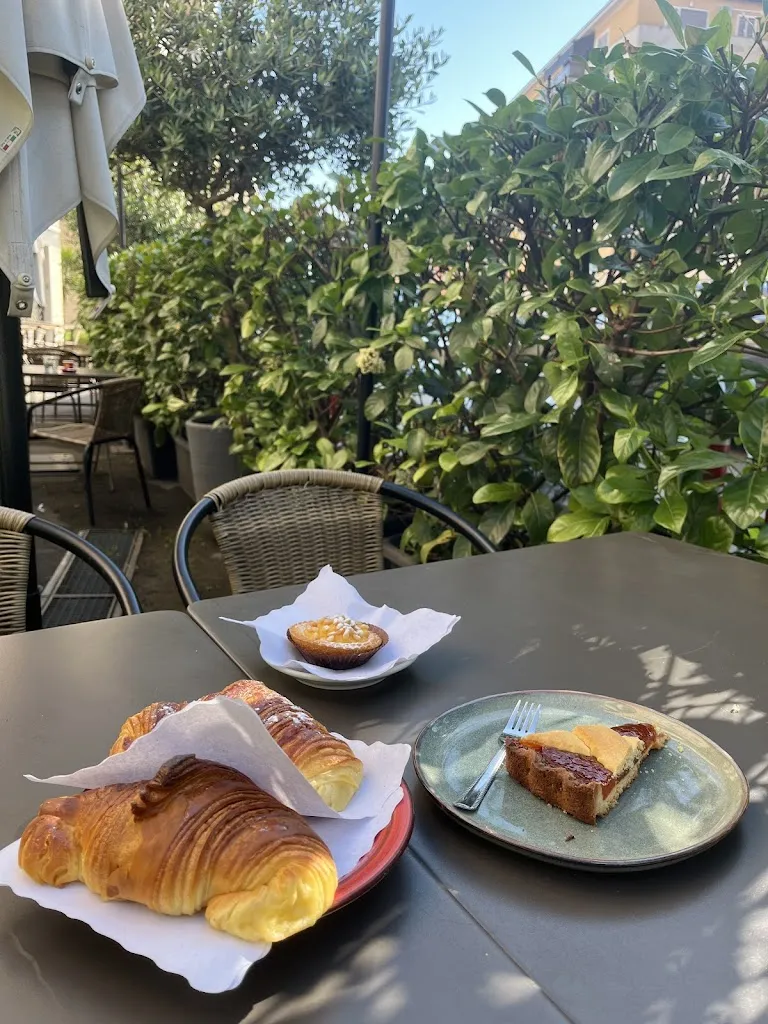 Laura Plavoka_CAFFÈ BELSITO_Belsito_review