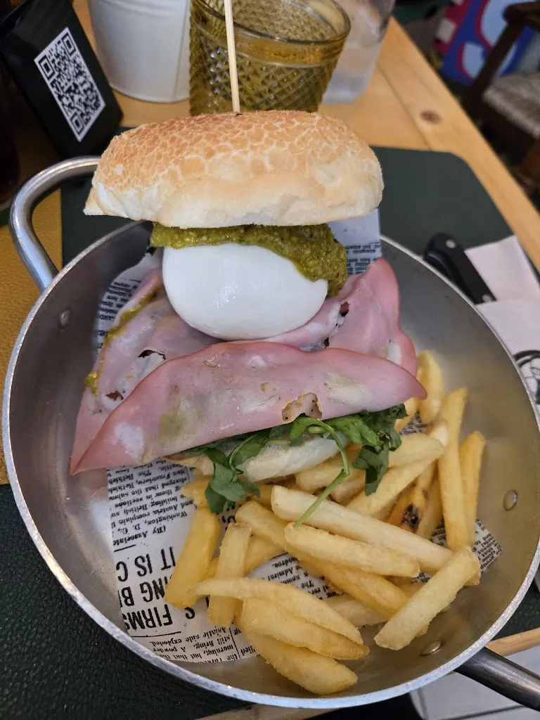 Elizabeth Easter_The Bar _Belmonte Calabro_review