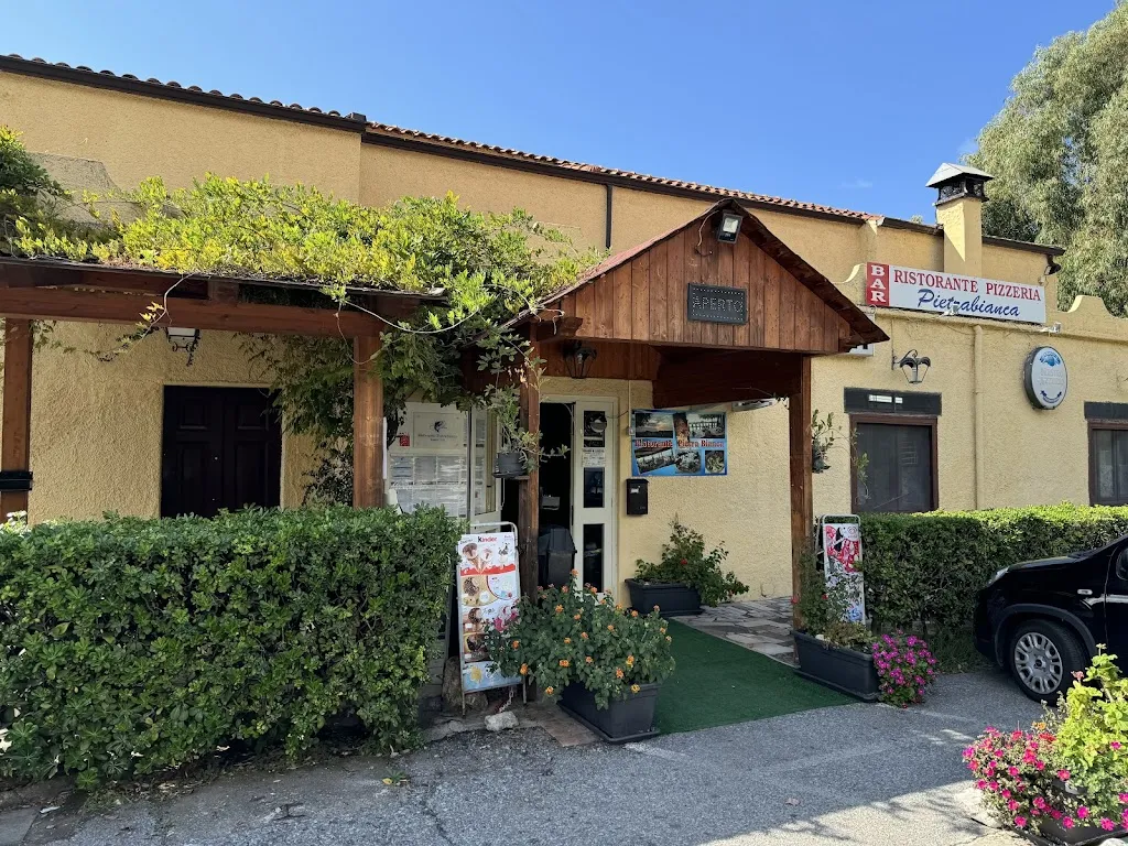 Debaditya Ghosh_Ristorante Pizzeria Pietrabianca_Bonifati_review