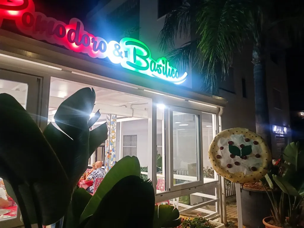 Pizzeria Pomodoro e Basilico restaurant in Belvedere Marittimo