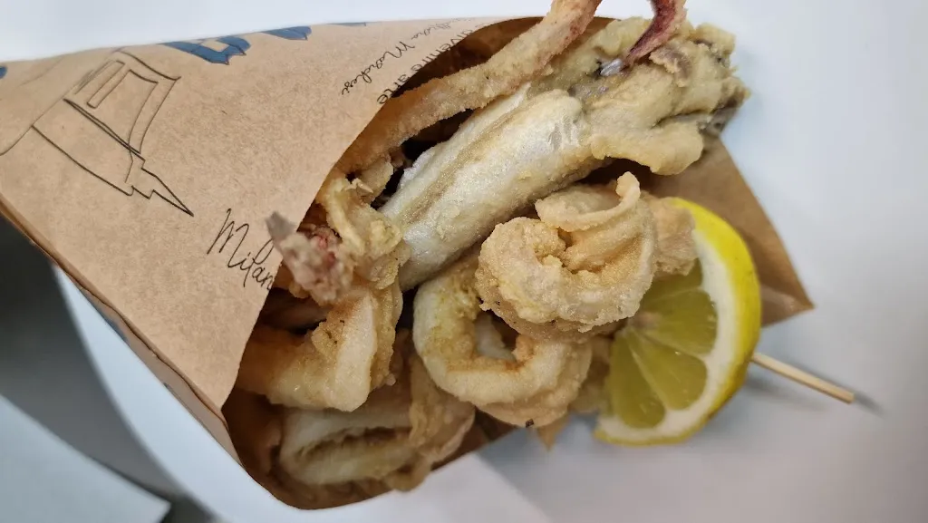 Friggitoria Cuopperia l’angolo del pesce restaurant in Belvedere Marittimo