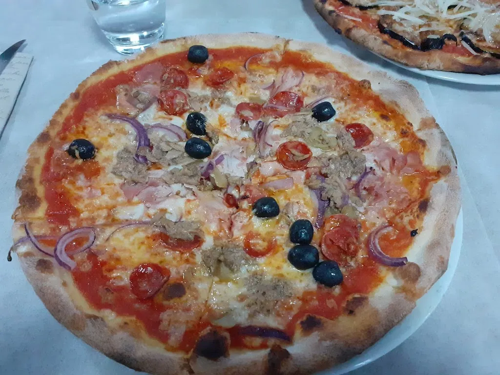 Ristorante Pizzeria Da Agostino Di Viscomi Maria_Botricello_slider_image_3