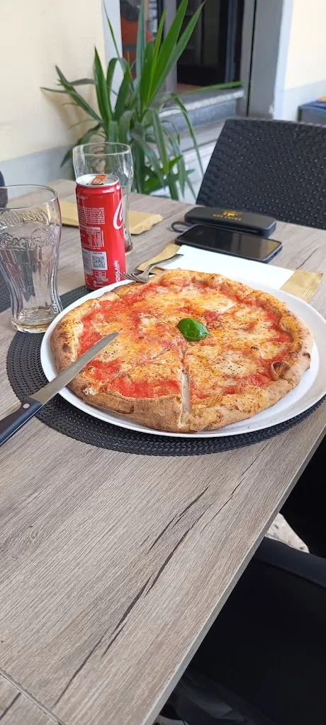 Paride Magrini_Pizzeria Contemporanea, Tavola Calda, Rosticceria,Pub_Botricello_review