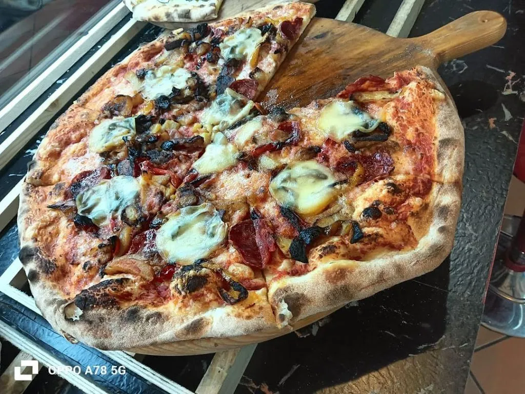 Pizzeria Contemporanea, Tavola Calda, Rosticceria,Pub_Botricello_slider_image_3