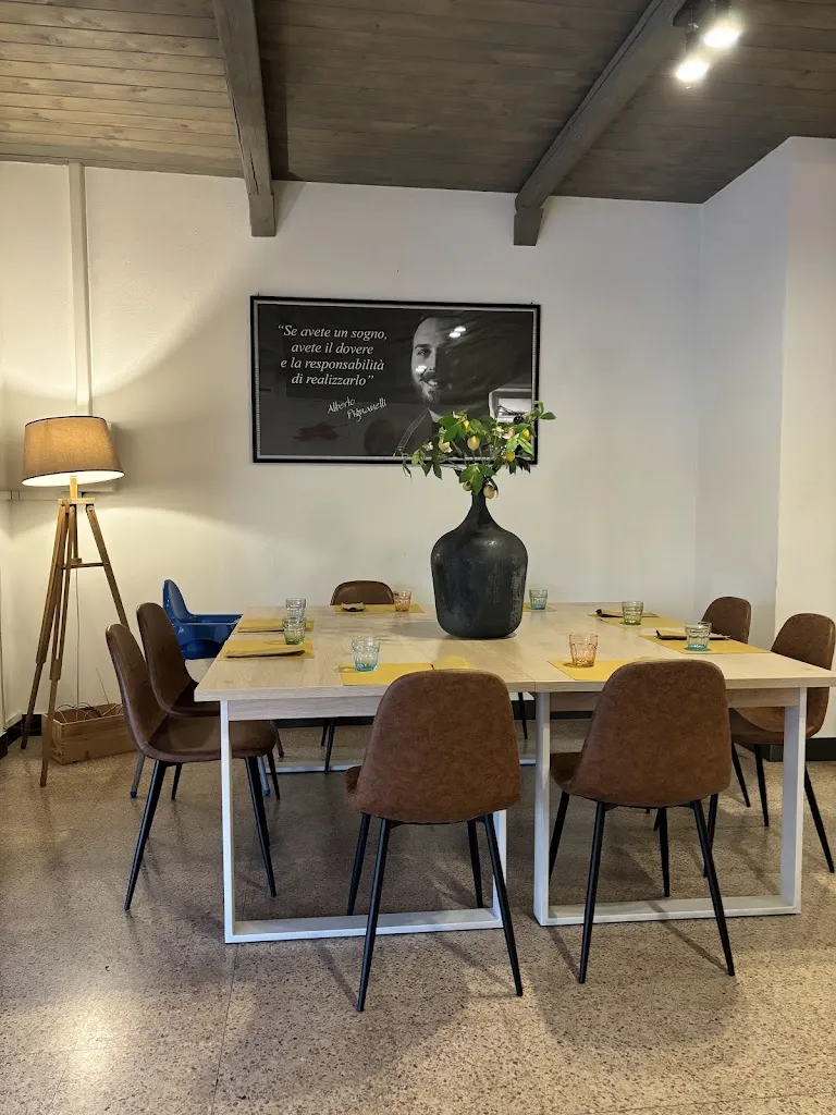 Alberto Pignanelli Pizza & Fritti & Hamburger restaurant in Botricello