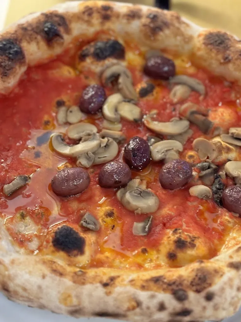 Alberto Pignanelli Pizza & Fritti & Hamburger_Botricello_slider_image_2