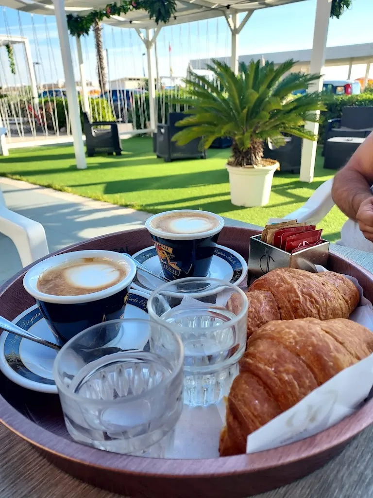 Nikka Peggy_Ristorante Lo Squalo_Cologna Spiaggia_review