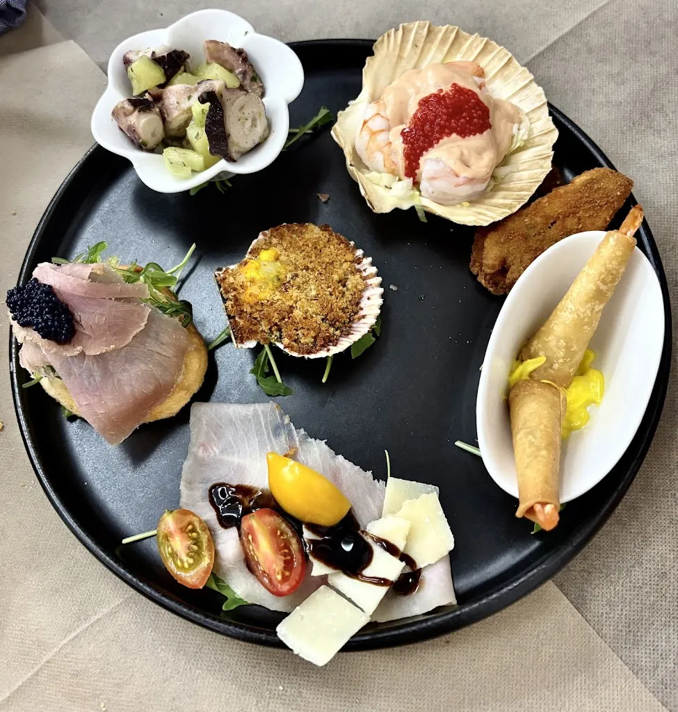 Ristorante Venezia_Brancaleone-Marina_slider_image_3