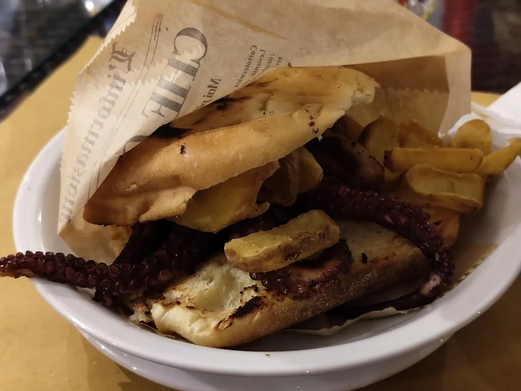 Mistupisci_fishfood_Brancaleone-Marina_slider_image_3