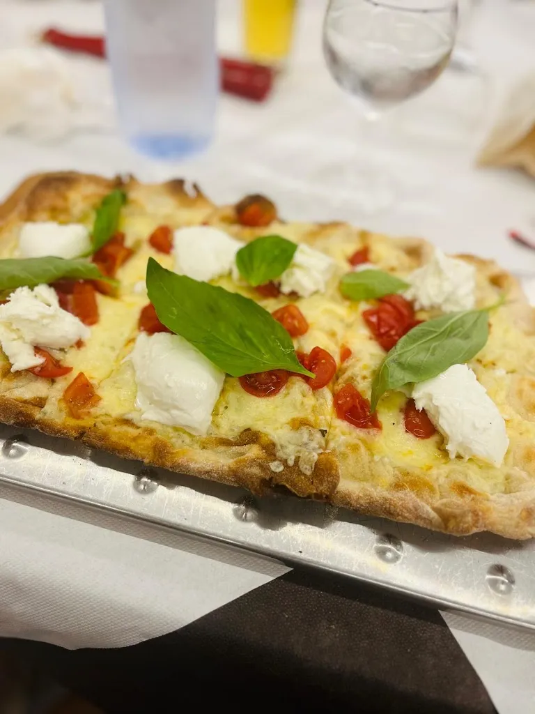 Pasticceria Gelateria Pizzeria F.lli Pitaro G.M. S.N.C._Caccuri_slider_image_3