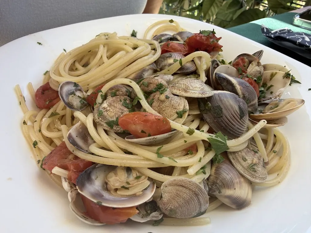 Adam Fišer_Goccia di Mare_Briatico_review