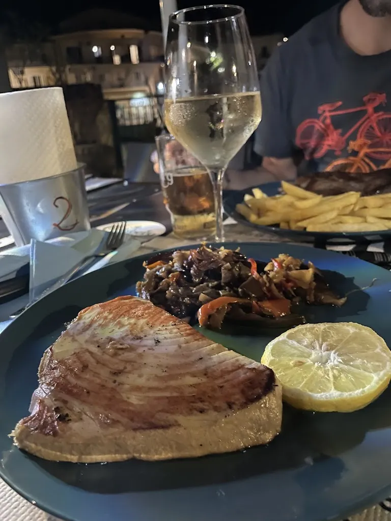 Ylenia Nicole Pellegrino_Garage aperitif & bistrot_Caloppezzati_review