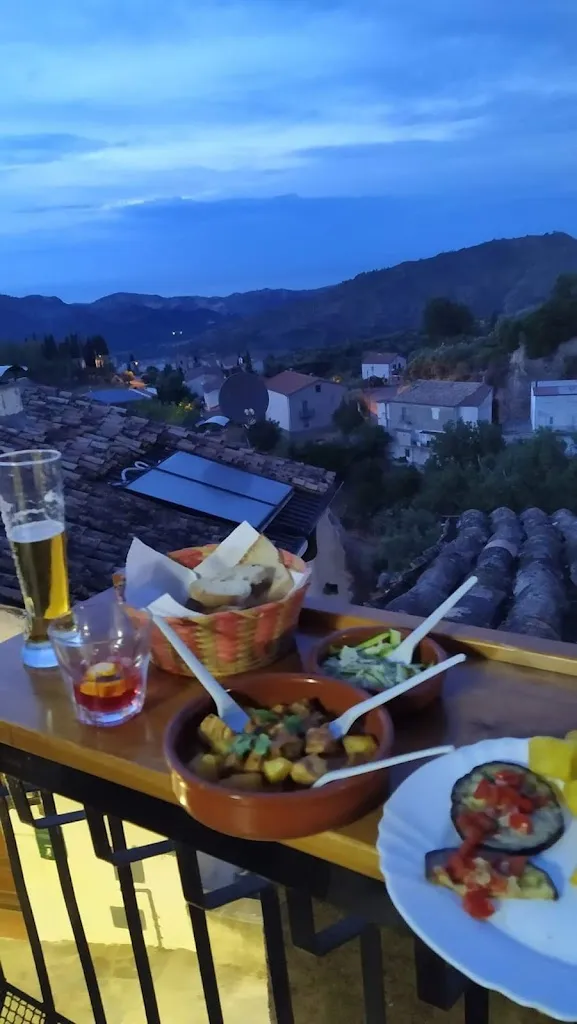 Trattoria il borgo antico restaurant in Caloppezzati