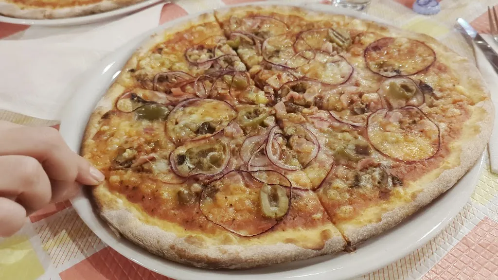 Pizzeria valenzise_Candidoni_slider_image_2