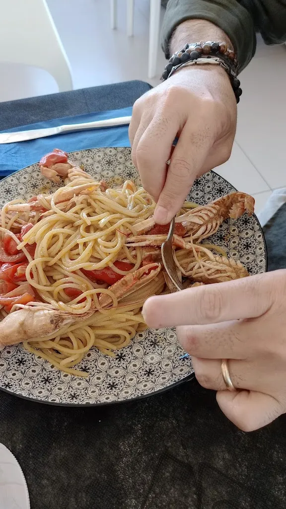 Maria Teresa Carbone_Mood Cafè_Capo Rizzuto_review