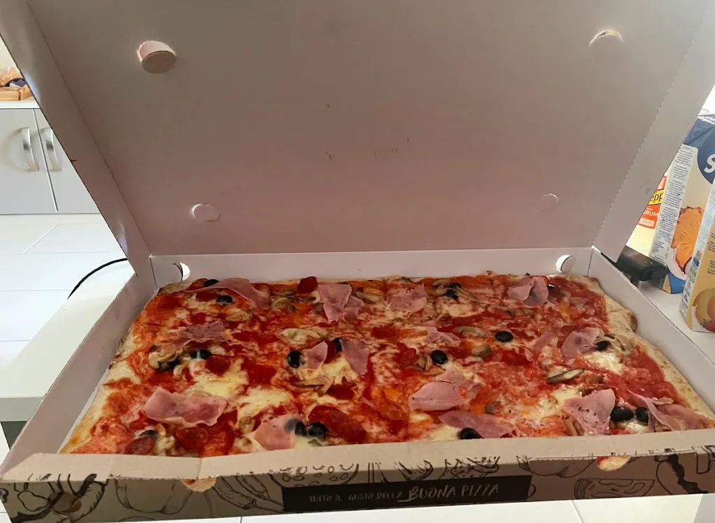 Pizzeria La Rucola restaurant in Capo Rizzuto