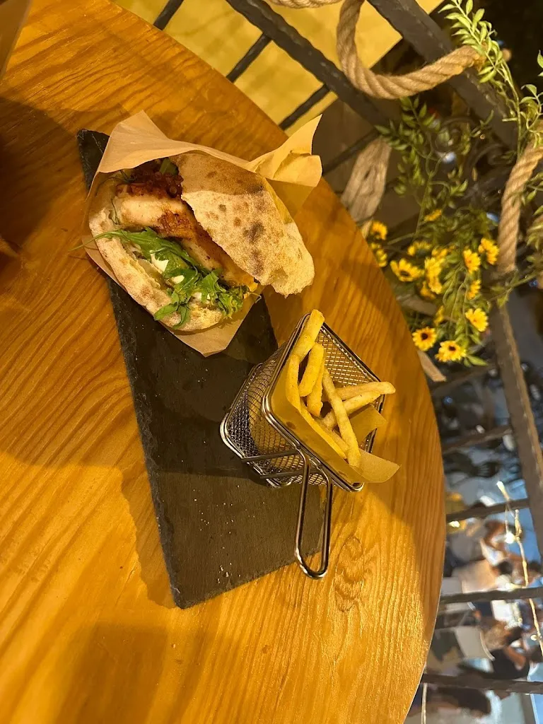 MARIA PROCOPIO_ArteLatte e Art&Burger_Capo Rizzuto_review