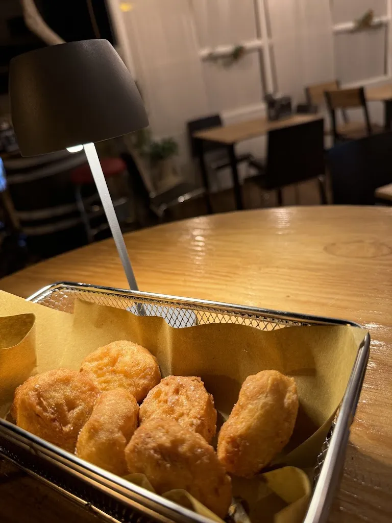 ArteLatte e Art&Burger_Capo Rizzuto_slider_image_2