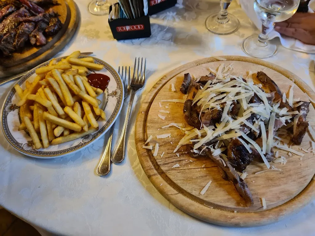 Eva M._RISTORANTE PIZZERIA IL CAVALLINO dal 1977_Capo Rizzuto_review