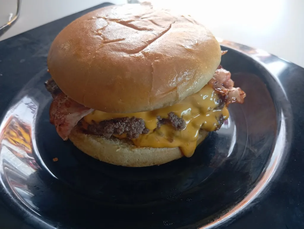 Roberto Cifone_L'Isolitana | pizzeria forno a legna / PANINOTECA SMASH BURGER/gastronomia/bar_Capo Rizzuto_review