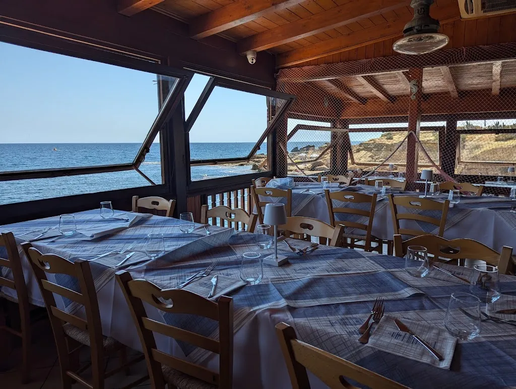 Ristorante La Scogliera restaurant in Capo Rizzuto