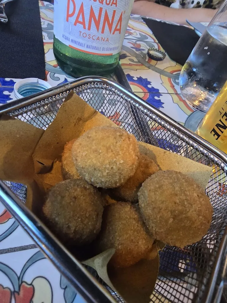 Sarita Grimster_Tagliato Mare_Colleranesco_review