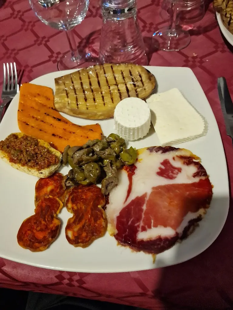 beniamino caira_Ristorante Pizzeria Volo Rosso_Carolei_review