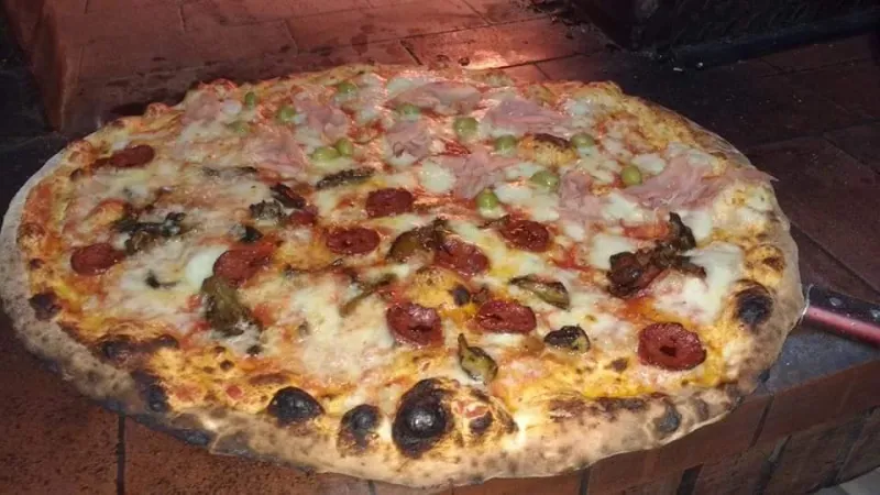 Ristorante Pizzeria Volo Rosso_Carolei_slider_image_3