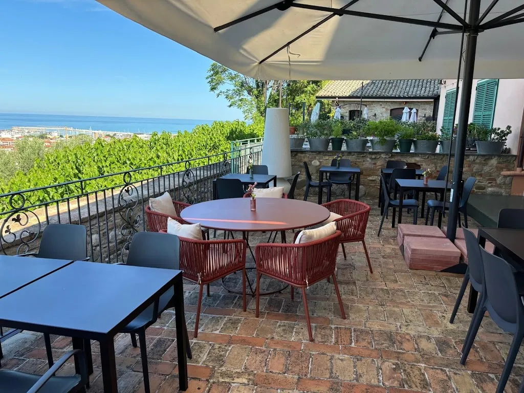 Terrazza Madia restaurant in Colleranesco