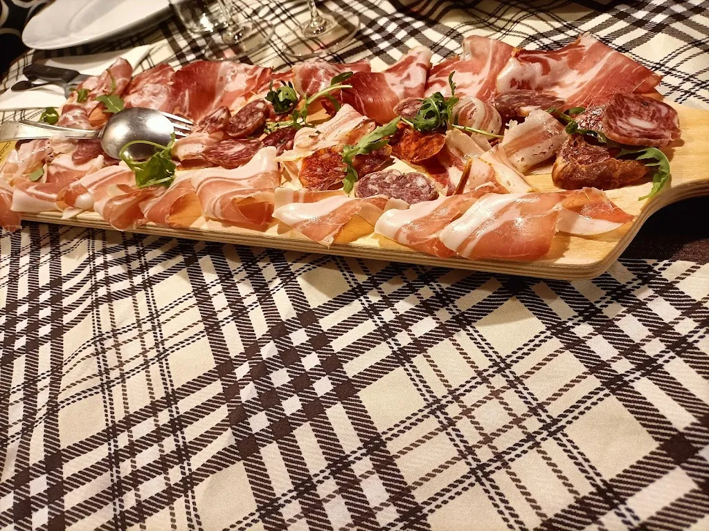 Enosteria Il Paese.🍇🥓🍖🍷_Celico_slider_image_3