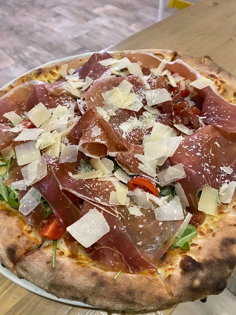 Pizzeria-prosciutteria dal trattore_Cavoni-Ginestreto_slider_image_3