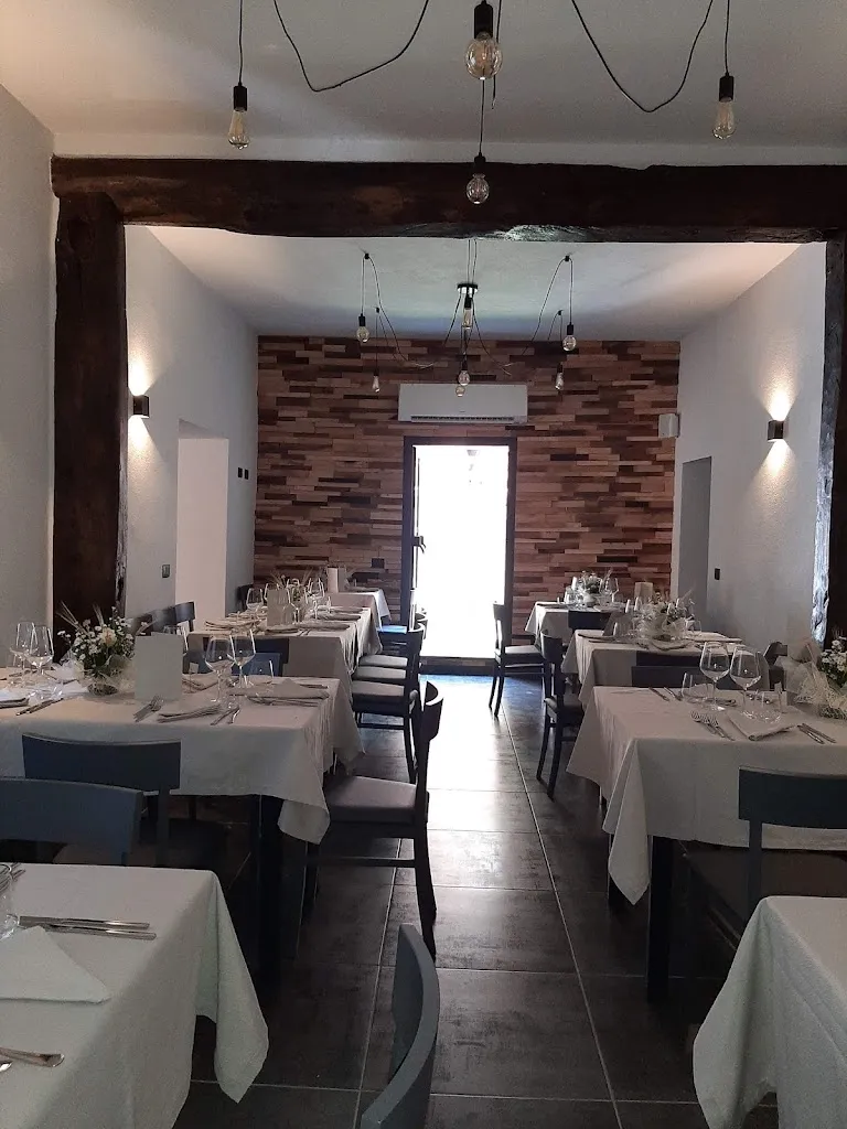 RADICI - ESPERIENZA GASTRONOMICA CALABRESE TORRE DI RUGGIERO CZ restaurant in Centrache
