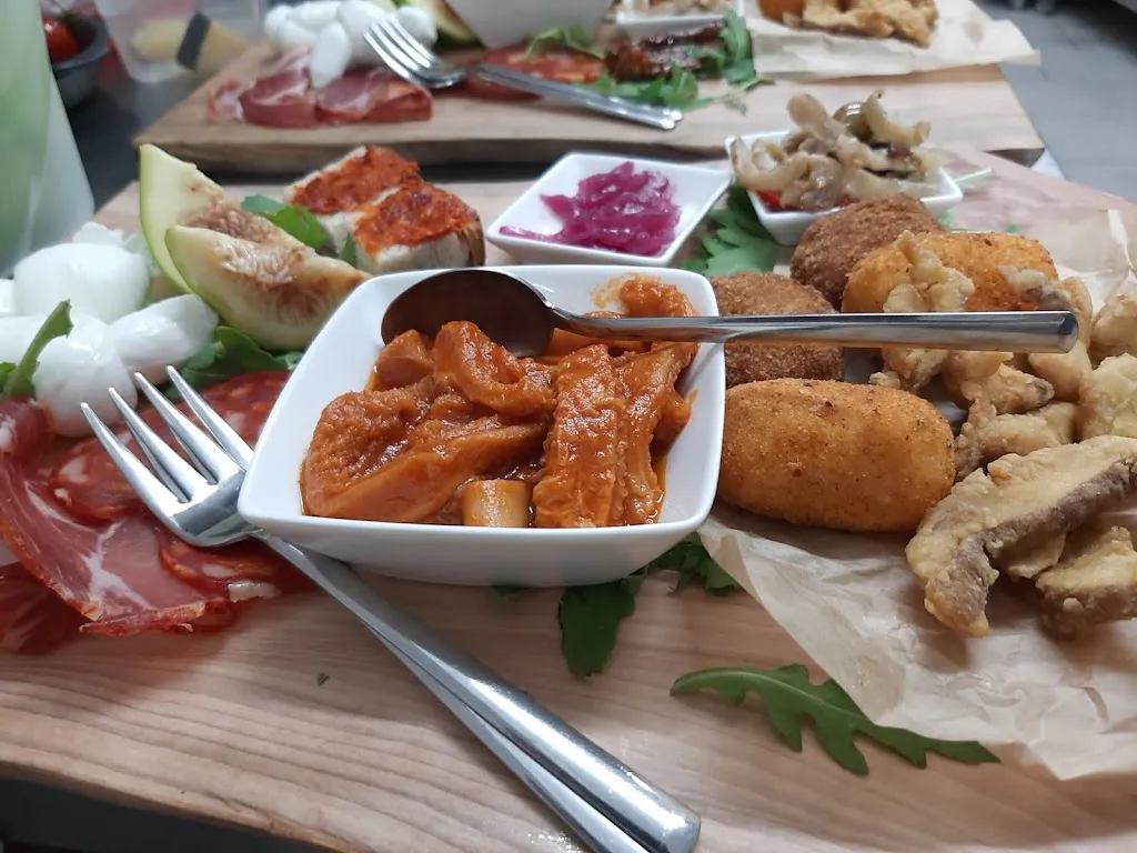 RADICI - ESPERIENZA GASTRONOMICA CALABRESE TORRE DI RUGGIERO CZ_Centrache_slider_image_3