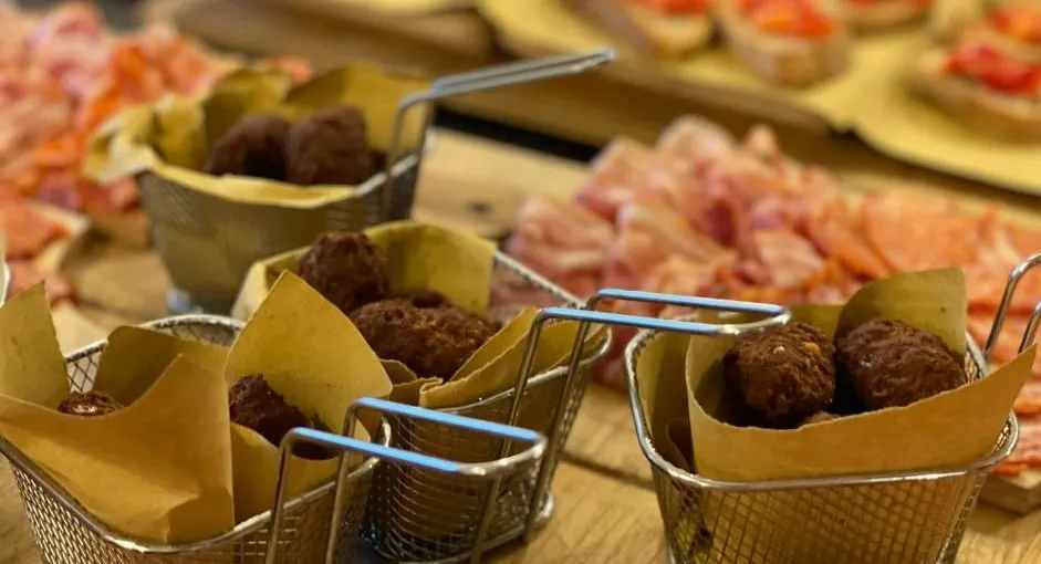 Antichi Sapori, Pub - Pizzeria_Ceramida-Pellegrina_slider_image_3