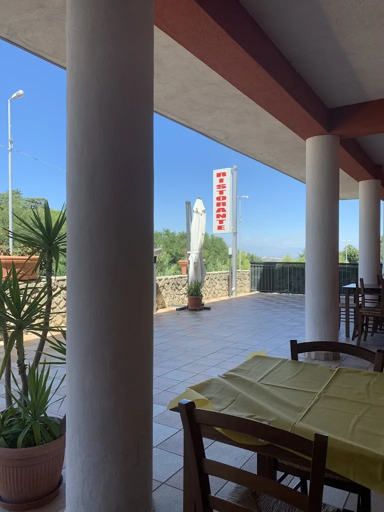 Compa Peppe e Il Magico Alverman restaurant in Cerisano