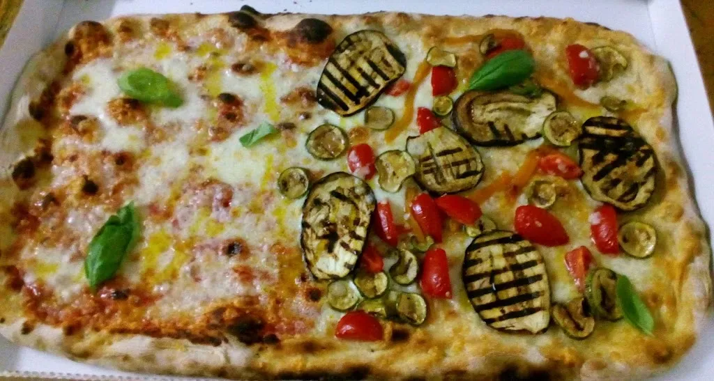 Nel Cortile Pizzeria_Cerisano_slider_image_2