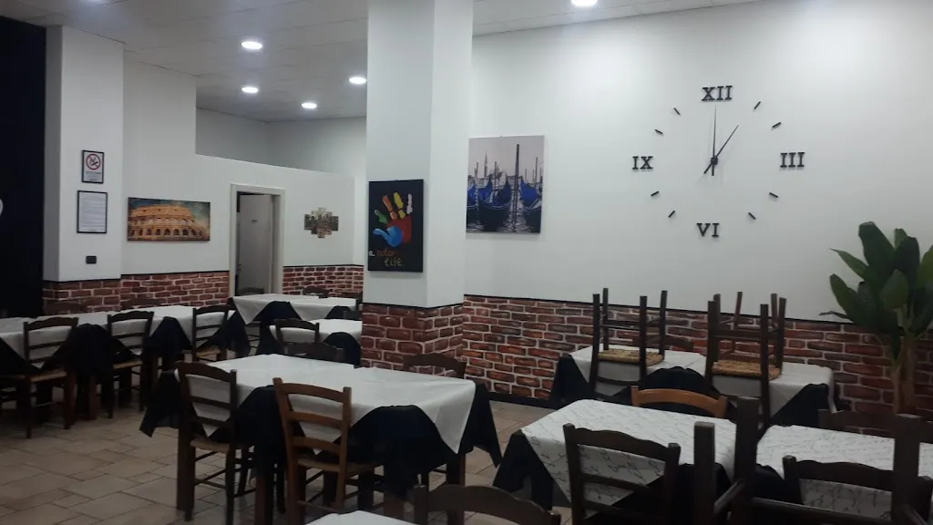 Central pizza restaurant in Chiaravalle Centrale