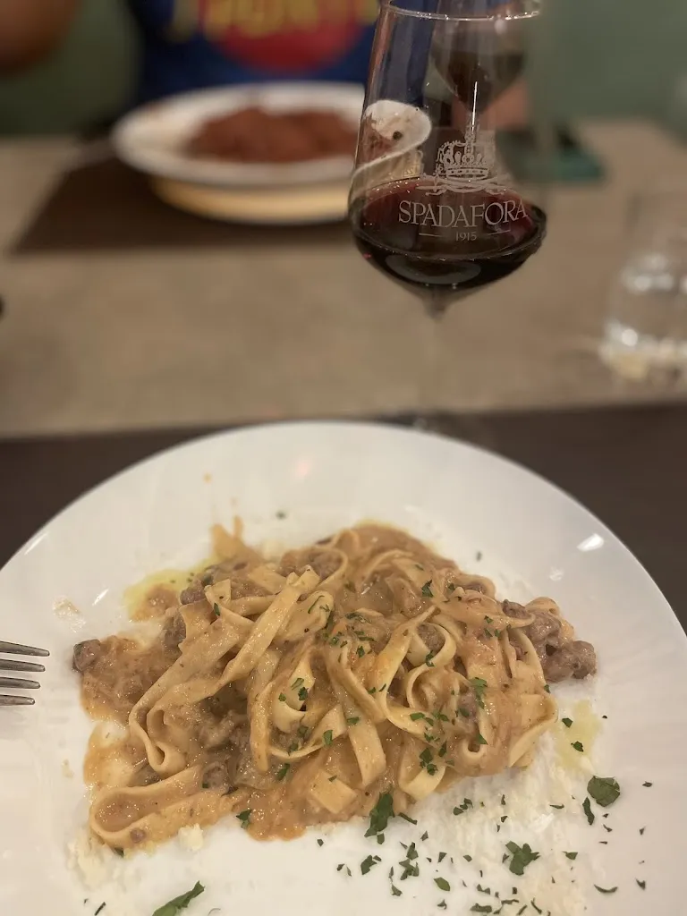 Donna Hurst_Ristorante La Taverna Degli Ammirati Squisitia Srls_Castrovillari_review