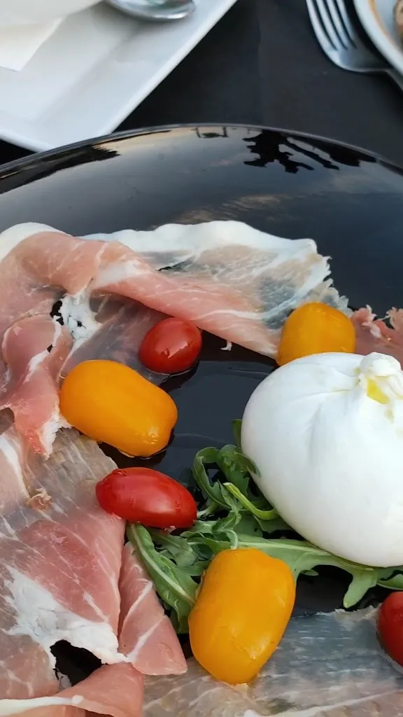 Pizzeria & Ristorante Pomodoro Fresco_Castrovillari_slider_image_2