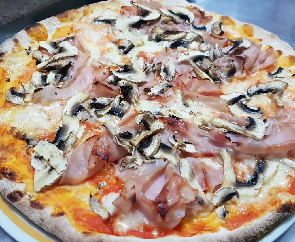 Pizzeria & Ristorante Pomodoro Fresco_Castrovillari_slider_image_3