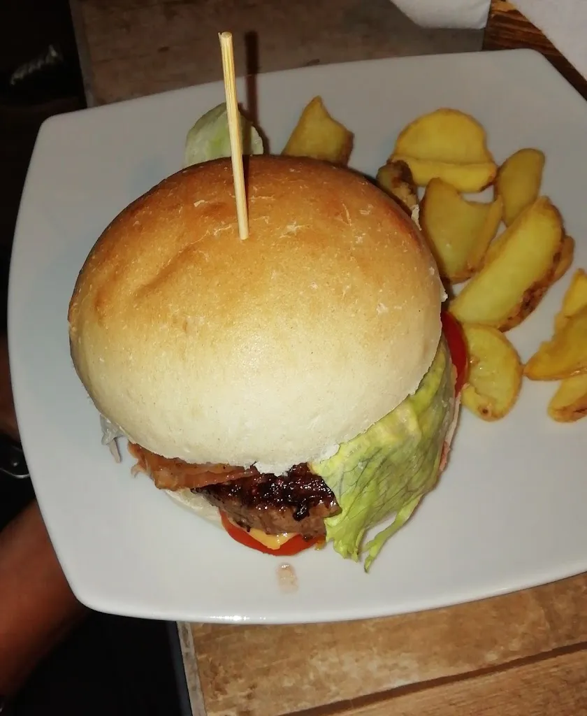 Antonella Katya Di Maio_Palm Tavern_Castrovillari_review